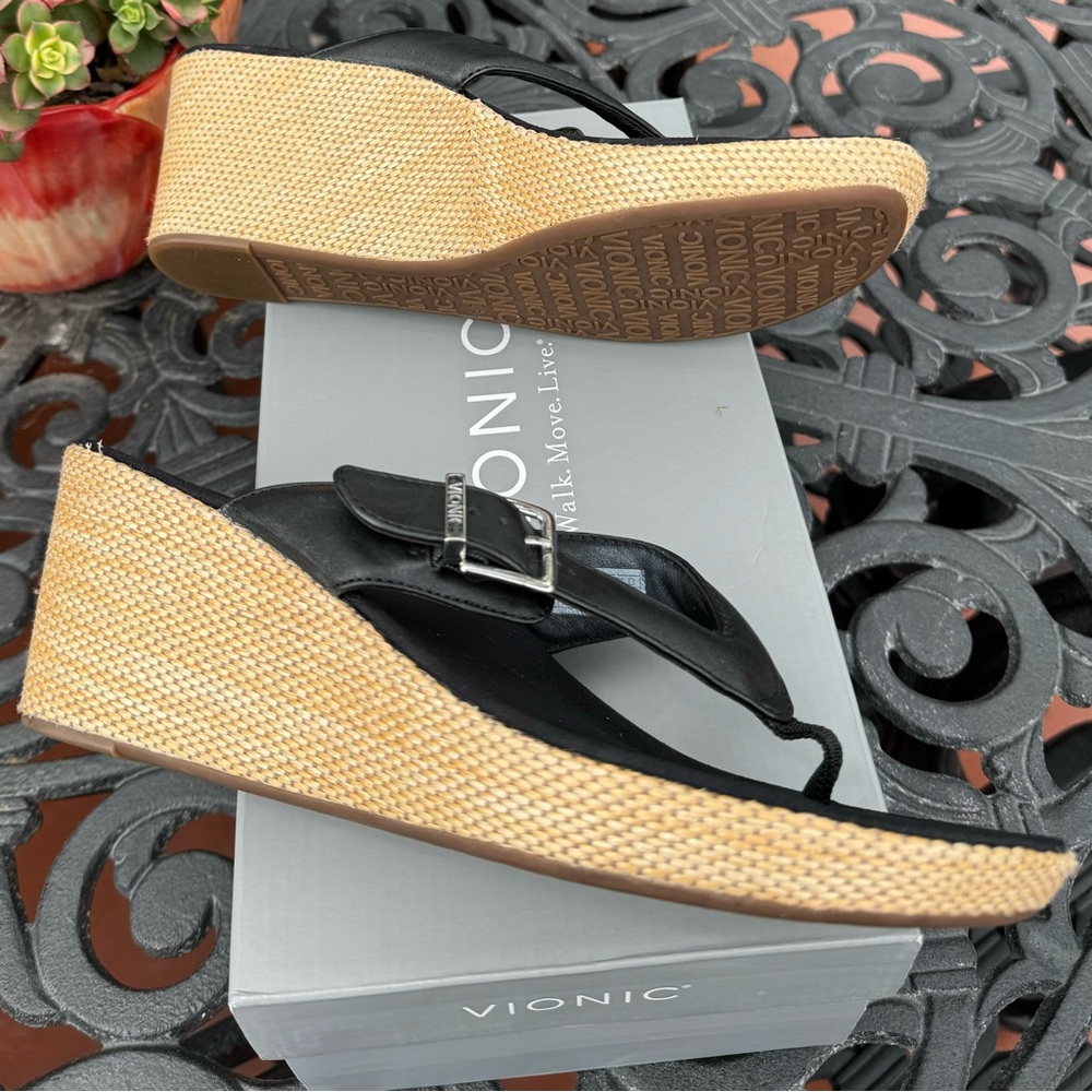 ⚫️Vionic Polina Black Leather Toe Post Arch Support Orthotic Support Sandal. 9 - Picture 4 of 8